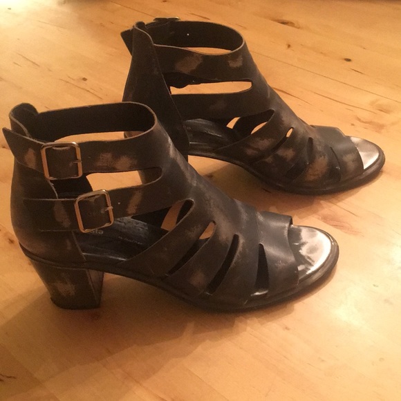 Chunky Heels - Picture 1 of 5